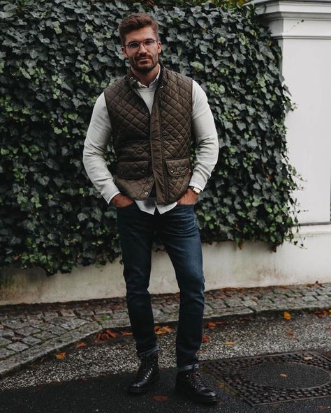 Men In 40s Fashion Casual, Edris Elba, Gilet Outfit, Aussie Style, Mens Fashion Denim, Blazer Outfits Men, Jeans Street Style, Older Style, Men's Outfits