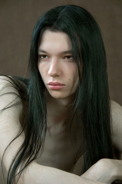 hot sexy man men male native american long hair Green Hair Men, Androgynous Men, Androgynous People, Native American Hair, Native American Men, Men's Long Hairstyles, Boys Long Hairstyles, Super Long Hair, Long Black Hair