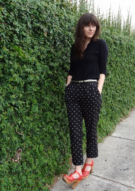 Polka Dot Button Up Shirt Outfit, Polka Dot Trousers Outfit, Polka Dot Pants Outfit Work Attire, Black Polka Dot Pants Outfit, Polka Dots Pants Outfit, Dot Pants Outfit, Polka Dot Pants Outfit, Pants Outfit Work, Dots Outfit