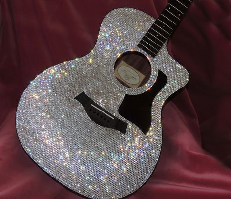 Bedazzled Microphone, Heart Guitar, Concert Wallpaper, Taylor Swift Guitar, Gibson Flying V, Crystal Mobile, Crystal Phone Case, Taylor Guitars, Taylor Swift Speak Now