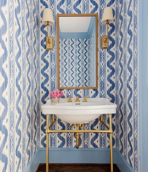 Grandmillenniallist on Instagram: “Dreamy powder room with beautiful Quadrille wallpaper, one of my absolute favorites! Hope you had a wonderful 4th with friends and…” Wallpaper Powder Room, Kitchens And Bedrooms, Powder Bath, New York Apartment, Row House, Barbie Dream House, Home Pictures, Local Design, Of Wallpaper