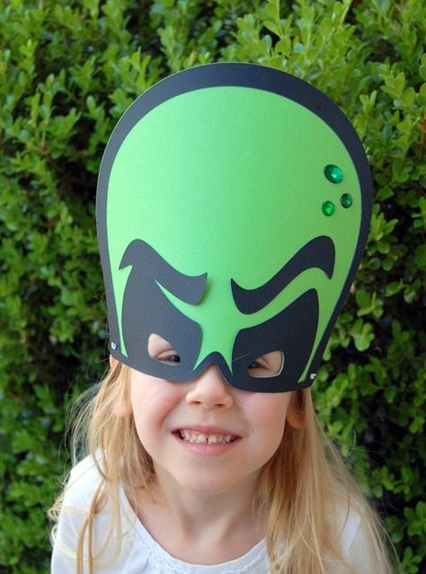 space alien hats | Alien mask/ party hat Alien Costumes, Alien Halloween Costume, Alien Mask, Alien Hat, Space Costumes, Alien Halloween, Carnaval Costume, Crazy Hat Day, Alien Costume