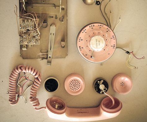 How to Turn an Old-school Rotary Phone Into an Input Device. Rotary Phone Decor, Phone Craft, Rotary Dial Phone, Telephone Vintage, Wall Phone, Rotary Phone, Maker Project, Vintage Phones, Input Devices