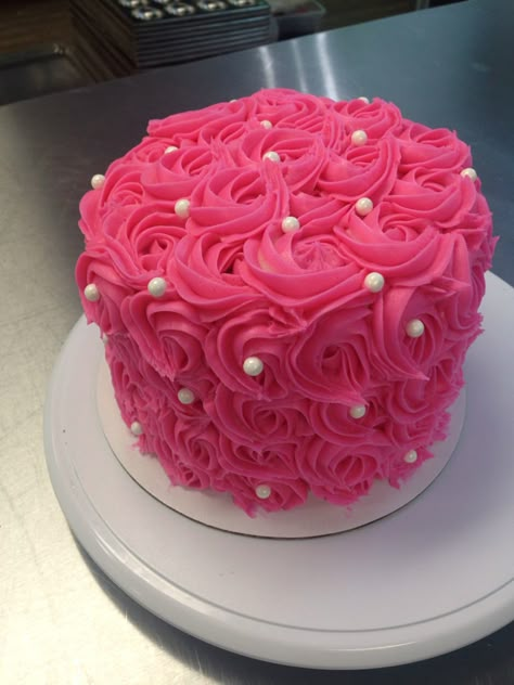 Vanilla cake with ganache filling and pink rosettes Pink Cakes For Birthday, Pink Cookie Cake Birthday, Easy Pink Cake Decorating Ideas, Pink Vanilla Cake, Pretty Pink Cakes Girly, Pretty Pink Cakes Birthdays, Pink Cake Ideas Birthday, All Pink Cake, Pink Circle Cake