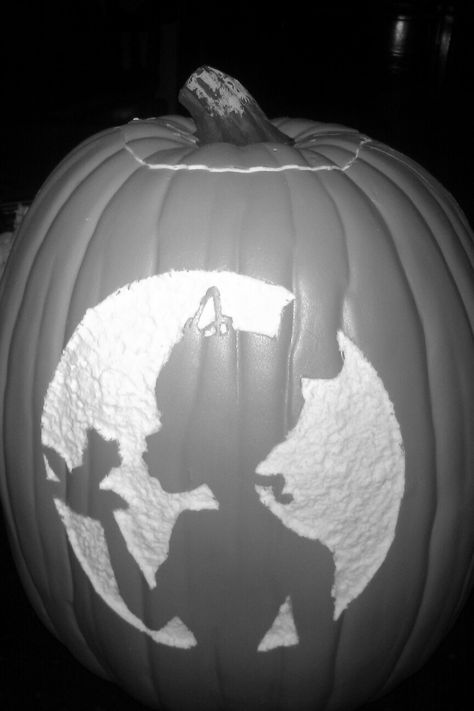 Princess and the frog, disney princess, princess Tiana, pumpkin carving halloween, shaving Princess And The Frog Pumpkin, Tiana Pumpkin, Frog Pumpkin Carving, Pumkin Stencils, Pumpkin Carving And Painting, Frog Pumpkin, Disney Pumpkin Painting, Halloween Pumpkin Ideas, Princess Pumpkin