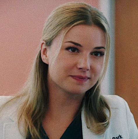 Nic Nevin, The Resident Tv Show, Amanda Clarke, Emily Thorne, Sharon Carter, Emily Vancamp, Girly Girl Outfits, Canadian Actresses, Hawaii Five O