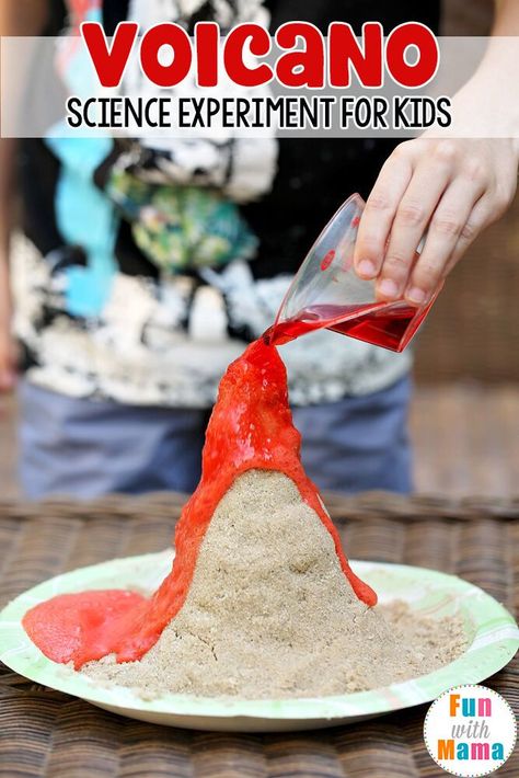 How to make a kids volcano science experiment for toddlers, preschoolers and elementary students. via @funwithmama At Home Volcano, Volcano Eruption Experiment, Baking Soda Volcano, Experiments To Do At Home, Volcano For Kids, Science Experiments Kids Elementary, Easy Science Projects, Projects Science, Volcano Experiment