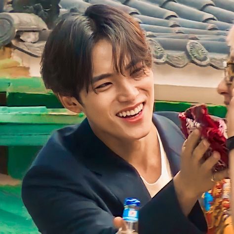 kim mingyu fangs Mingyu Vampire Teeth, Mingyu Fangs, Mingyu Smile, Canine Tooth, Vampire Teeth, Smile Teeth, Kim Mingyu, Mingyu Seventeen, Seventeen