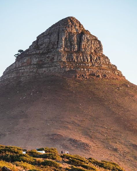 Instagram South Africa on Instagram: “Photo by: @jlq.photo⁣ A spectacular close up shot of the Lions Head Mountain.⁣ .⁣ .⁣ ⁣ .⁣ Tag your favorite person/s or write a comment…” Table Mountain Cape Town Photography, South Africa Mountains, Simien Mountains Ethiopia, Table Top Mountain Cape Town, Cape Town South Africa Safari, Lions Head, Lion Head, Cape Town, Favorite Person