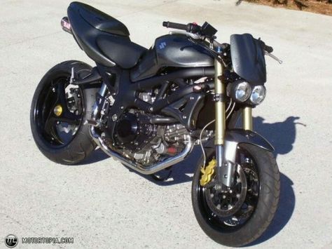 Custom SV650 fighter. Suzuki Sv 650, Street Fighter Motorcycle, Suzuki Cafe Racer, Modern Bike, Stunt Bike, Suzuki Bandit, Cafe Bike, Bike Exif, Custom Cafe Racer