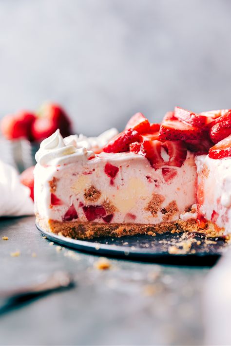 Ice Cream Cake Cheesecake, Ice Cream Cheesecake Recipes, Summer Ice Cream Desserts, Strawberry Cheesecake Ice Cream Cake, Ice Cream Cake Strawberry, Strawberry Ice Cream Pie, Cheesecake Ice Cream Cake, Strawberry Shortcake Ice Cream Cake, Strawberry Cheesecake Cake