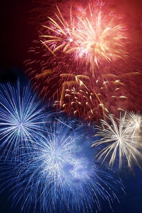 20 Best Things to Do on the 4th of July - Fun Fourth of July Activities Red Blue And White Aesthetic, Red White And Blue Aesthetic, 4th Of July Movies, Red White And Blue Fireworks, Independence Day Activities, Best Fireworks, Americana Aesthetic, Blue Fireworks, Funky Quotes