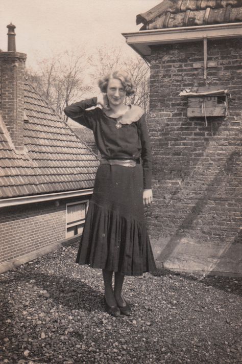 yesterdaysprint:  “On the roof, Amsterdam, ca. 1925  ” 1920s Skirt, 1938 Fashion, 1930s Women, The 39 Steps, 39 Steps, Vintage Fashion 1930s, 1930's Style, 1930's Fashion, 30s Fashion