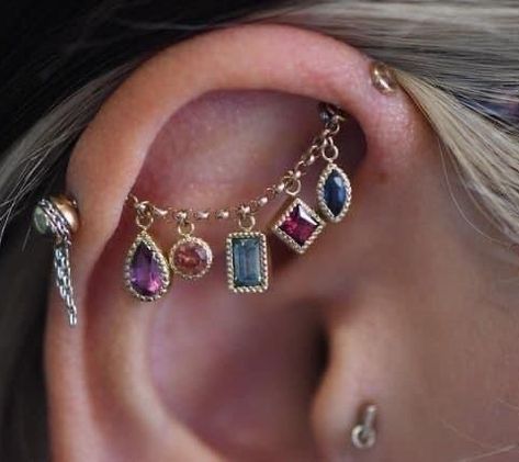 Interesting Ear Piercings, Ear Piercing Jewelry Ideas, Maximalist Ear Piercings, Colorful Piercings, Hippie Ear Piercings, Creative Piercings, Boho Piercings, Asymmetrical Ear Piercings, Hippie Piercings