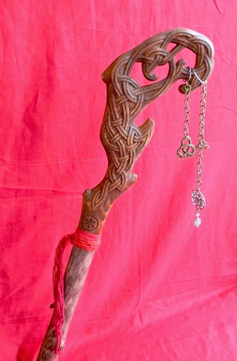 Wizard Walking Stick, Dnd Druid Staff, Magic Chains Art, Decorated Walking Sticks, Quarter Staff Designs, Wizard Staff Aesthetic, Wooden Staff Concept Art, Wooden Staff Magic, Wizard Staff Design