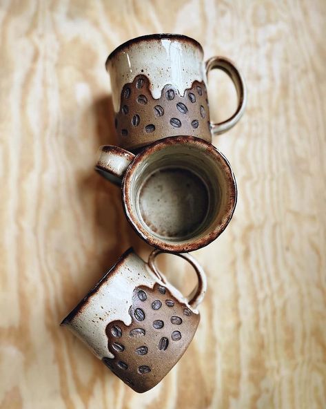 Ceramic.lovers 💙💙 | ☕️☕️🩶🤎🩶🤎🤩👌 These beautiful ceramic mugs from @mudandyarn Leave your thoughts in comments!! Save to not to forget these… | Instagram Ceramics Pottery Mugs, Organic Art, Pottery Handbuilding, Art Ancien, Functional Pottery, Pottery Classes, Pottery Crafts, Ceramics Pottery Art, Pottery Cups