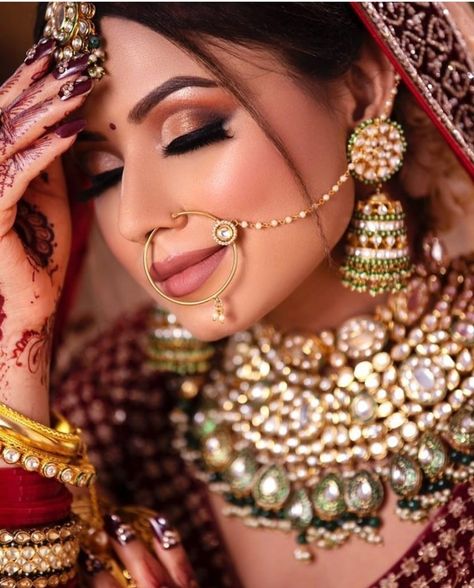 Bridal Model Photoshoot, Shaadi Photoshoot, Model Expressions, Hindu Women, Bridal Nath, Bridal Model, Indian Makeup Looks, Indian Bride Photography, Facebook Ads Design