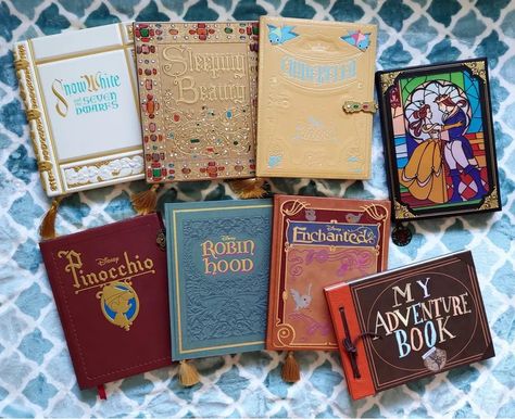 Beauty And The Beast Bedroom, Disney Princess Room, Arte Peculiar, Disney Rooms, Loud House Characters, Disney Wall, Disney Ornaments, Fairy Tale Books, Disney Books