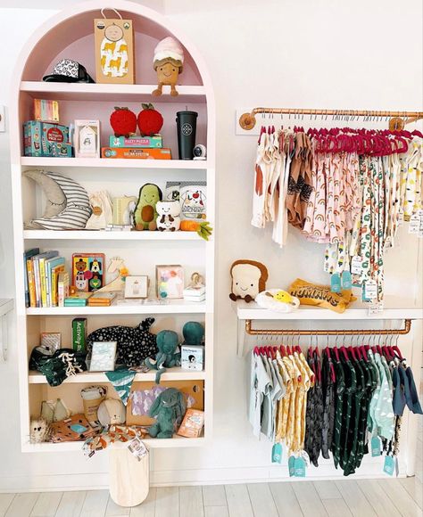 Toy Shop Display Ideas, Small Retail Store Design, Boutique Display Ideas Retail Stores, Children Boutique Display, Kids Boutique Ideas, Childrens Boutique Ideas, Baby Boutique Display, Kids Store Display, Furniture Store Interior Design