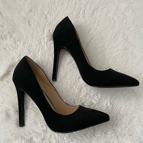 Faux Suede Black Pumps 4 Inch Heel Brand New, Never Worn Black 4 Inch Heels, Black Heels For Graduation, Black Close Toe Heels, Plain Black Heels, Black Pencil Heels, Fancy Black Heels, Black Heels Closed Toe, Black Pumps Outfit, Classy Black Heels