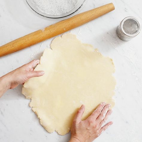 Anna Olson's Classic Pie Dough Anna Olson Pie Crust Recipe, Cream Cheese Pie Crust, Anna Olsen, Anna Olson Recipes, Pie Dough Recipe, Anna Olson, Breakfast Pastry, Chocolate Meringue, Fried Pies