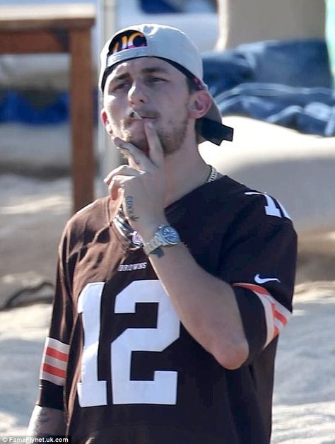 Johnny Manziel Wallpaper, Johnny Manziel, Mask Guy, Good Morning America, Sport Football, Room Posters, Mens Fitness, Interview, Sports