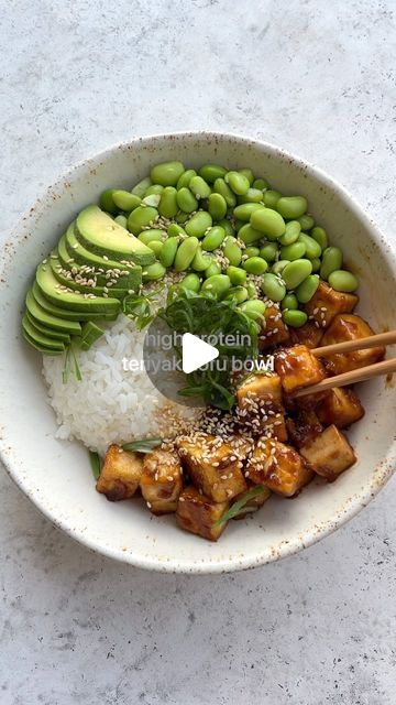 Tess Begg on Instagram: "High Protein Teriyaki Tofu Bowl👇🏼🌿 Over 35g protein and it’s so easy. You’ve got to try this tasty recipe for your next lunch or dinner!

Save this video for later and follow for more recipes!

Serves 2

Sauce:
2 tbsp tamari sauce
1 tbsp rice wine vinegar
2 tbsp brown sugar
1/2 tbsp cornflour/starch
2 tbsp water
1 tbsp minced ginger
2 garlic cloves, minced

Tofu:
300g firm tofu
1 tbsp corn flour
Pinch of salt and pepper
Cooking oil

Other:
Steamed rice
200g frozen edamame, boiled
1 spring onion shoot, sliced
2 tbsp toasted sesame seeds
1 avocado, halved and sliced

Press the tofu to remove any water and dice into cubes. Add to a bowl with cornflour, salt and pepper. Toss to coat the tofu.

Mix the sauce ingredients together.

Heat a frypan over medium/high heat Tess Begg, Frozen Edamame, Protein Dinner Recipes, Tofu Bowl, Teriyaki Tofu, Tamari Sauce, Vegetable Recipe, Protein Dinner, Firm Tofu