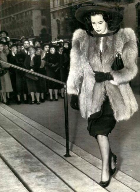 Gloria Vanderbilt c. 1942 Vanderbilt Family, Fashion 1940s, Anderson Cooper, Elsa Peretti, 40s Fashion, Vintage Fur, High Society, Gloria Vanderbilt, 1940s Fashion