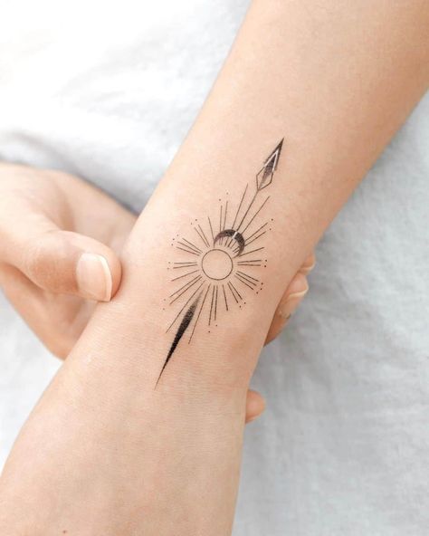 Small Arrow Tattoo Small Arrow Tattoo, Tattoo Art Ideas, Feather Arrow Tattoo, Mens Arrow Tattoo, Arrow Tattoos For Women, Geometric Arrow Tattoo, Fierce Tattoo, Small Arrow Tattoos, Maching Tattoos