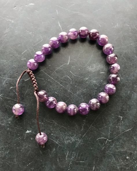 Amethyst wrist mala Natural colour 8mm #amethystjewelry #naturalamethyst #wristmala #healingcrystals #chakrastones #gemstonebracelet Wrist Mala, Mala Bracelet, Amethyst Jewelry, Dr Closet, Chakra Stones, Bead Bracelets, Gemstone Bracelets, Natural Beads, Natural Color