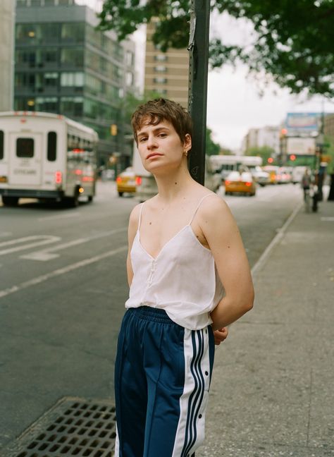 Androgynous Women, People Reference, Christine And The Queens, Girls Run The World, The Queens, Androgynous Fashion, Music Stuff, New Album, 90s Fashion