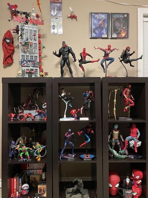 Comic Book Rooms, Toy Collection Room, Spiderman Room, Dibujos Toy Story, Marvel Room, Superhero Bedroom, Spiderman Theme, Action Figure Display, Spiderman 3