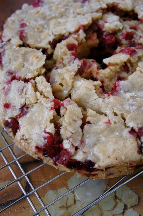 Christmas Coffee Cake, Cranberry Coffee Cake, Cranberry Dessert, Blueberry Crisp, Cake Mug, Coffee Cake Recipe, Vanilla Sauce, Breakfast Sweets, Cranberry Recipes