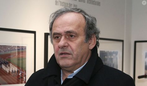 Michel Platini est un homme très discret sur sa vie privée. Alors qu'il fête aujourd'hui ses 68 ans, la légende du football s'est retrouvé au coeur dans scandale lorsqu'un ancien coéquipier a eu une liaison passionnelle avec sa femme, Christelle. Michel Platini, Zinedine Zidane, Juventus, Football, American Football