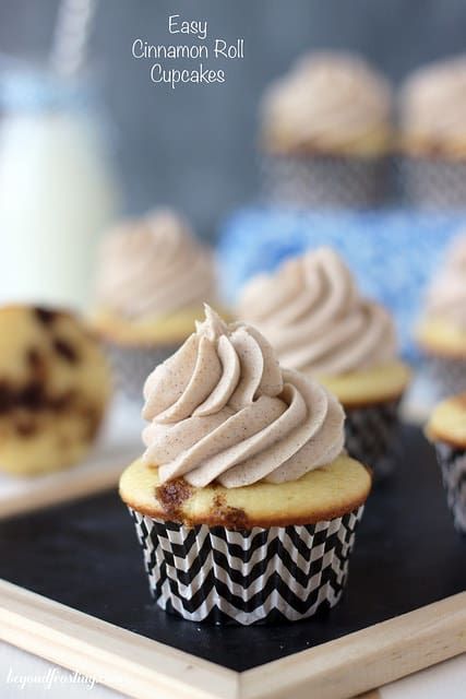 Cupcakes Recipes Easy, Mm Cupcakes, Cupcakes With Frosting, Cinnamon Roll Cupcakes, Fluffiest Cinnamon Rolls, Easy Vanilla Cupcakes, Coffee Cake Cupcakes, Cinnamon Roll Cheesecake, Cinnamon Roll Muffins