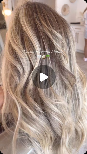 Paula Pedersen on Instagram: "Coconut cream blonde 🥥  Toned with @originalmineral clean color 10.0 & 10.13  Check out @simplyorganicofficial to get @originalmineral products to achieve blondes like this ✨njsalon #njhair #njbalayage #nycbalayage #modernsalon #americansalon #showmethebalayage #bestofbalayage #brooklynsalon #mastersofbalayage #balayagegoals #monmouthcountysalon #calistyle #beachwaves #balayageartist #balayageinspo #dailyhairinspo #njbalayagespecialist #hairinspo #hairgoals #BEHINDTHECHAIR #blondehair #blondebalayage #CORCREATOR 
#ORIGINALMINERAL 
#OANDM 
#SIMPLYORGANICBEAUTY 
#ORIGINALMINERALUSA" Old Money Blonde, Cream Blonde, Hair Color Placement, Champagne Coast, Orange Champagne, Hair Scrub, Dimensional Blonde, Bronde Hair, Creamy Blonde