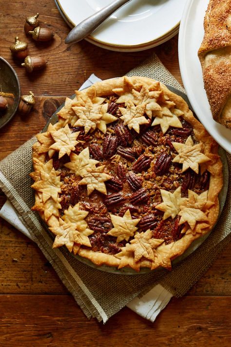 A delicious Maple Granola Pecan pie from Country Living that will look and taste fantastic on your Thanksgiving table.  Check out these recipes for Thanksgiving pies that not only look good but taste great!  #top5 #topfive #thanksgiving #thanksgivingpies #thanksgivingrecipes #thanksgivingideas #recipes Maple Granola, Thanksgiving Pie Recipes, Yummy Pie Recipes, Best Pecan Pie, Thanksgiving Pie, Thanksgiving Pies, Thanksgiving Food Desserts, Delicious Thanksgiving, Pecan Pie Recipe