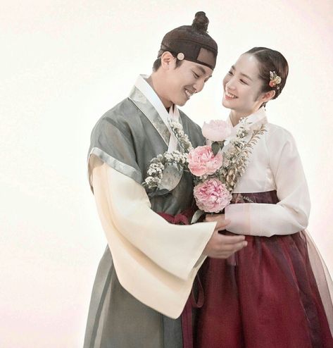 Queen For Seven Days Kdrama, Queen For Seven Days, Yeon Woo Jin, Korean Princess, Hanbok Traditional, Yeon Woo, Arang And The Magistrate, Tragic Love Stories, Wedding Movies