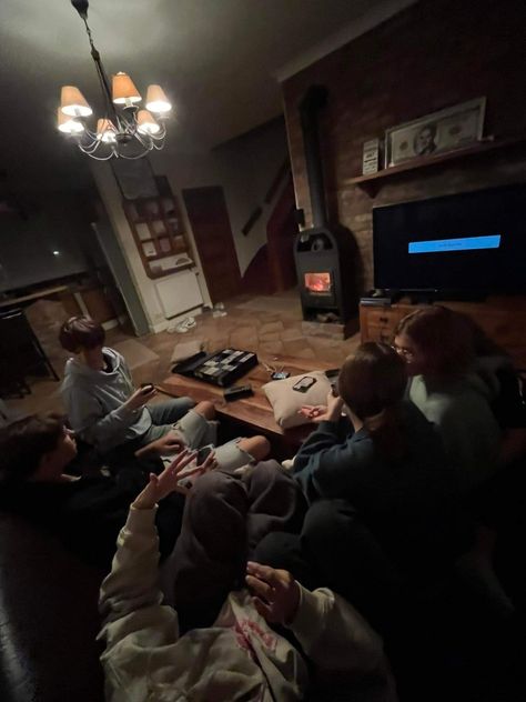 Group Movie Night Aesthetic, Friends Bonding Aesthetic, Group Date Aesthetic, Nine Friends Aesthetic, Video Games With Friends Aesthetic, Close Friend Group Aesthetic, All Nighter Aesthetic Friends, Streamer Boyfriend Aesthetic, Swap Meet Aesthetic