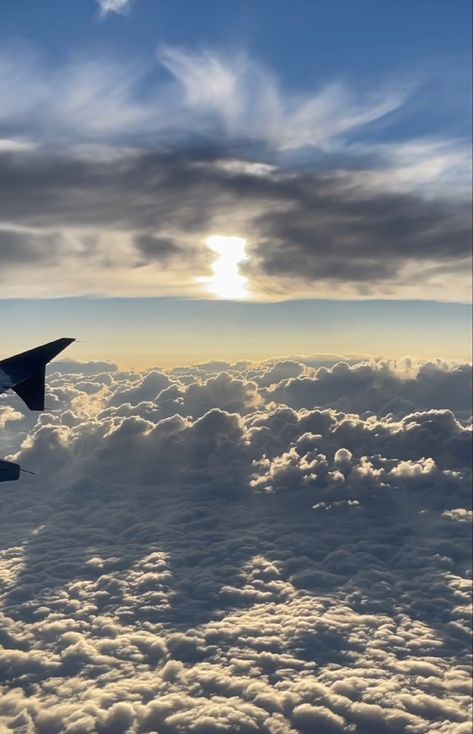 Aeroplane Asthetic Picture, Flight Sky View, Flight Asthetic Picture, Aeroplane Aesthetic Wallpaper, Airplane In Clouds, Clean Girl Motivation, Clouds From Airplane, Travel Aesthetic Plane, Aeroplane Aesthetic