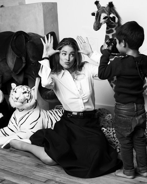 Doutzen Kroes & Family By Paul Bellaart For Vogue Netherlands March 2015 - 3 Sensual Fashion Editorials | Art Exhibits - Women's Fashion & Lifestyle News From Anne of Carversville Vogue Editorial Photography, Vogue Netherlands, Editorial Art, Art Exhibits, Family Shoot, Fashion Family, Doutzen Kroes, Fashion Photography Editorial, Beautiful Family