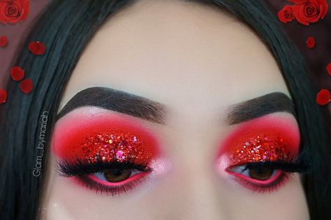 Cute Valentines Makeup Ideas, Valentine Eye Makeup, Valentines Eyeshadow, Droopy Eye Makeup, Festive Makeup, Makeup Photoshoot, Day Makeup Looks, Everyday Makeup Tutorials, Smokey Eye Makeup Tutorial