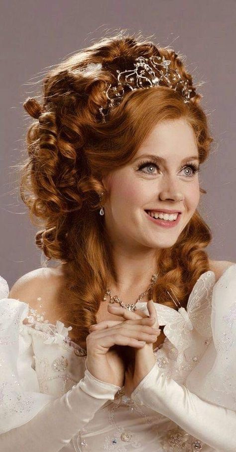 Enchanted Movie Outfits, Giselle Enchanted Hair, Giselle Enchanted Aesthetic, Disney Enchanted Giselle Amy Adams, Enchanted Movie Aesthetic, Gisele Enchanted, Princess Giselle Enchanted, Giselle Cosplay, Giselle Hair