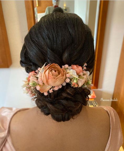 Messy Buns for Every Hair Length and Texture Traditional Messy Bun Hairstyle Indian, Floral Hairstyles Indian, Gajra Hairstyles Buns, Flower Bun Hairstyle, Ceremony Hairstyles, Indian Bun Hairstyles, Reception Hairstyle, Bun Hairdo, Engagement Hair