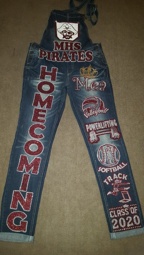 Homecoming spirit overalls Homecoming Jeans Ideas, School Spirit Outfit, Overalls Homecoming, Spirit Overalls, Senior Painted Jeans, Painted Overalls, Homecoming Spirit Week, Senior Year Fun, School Spirit Week