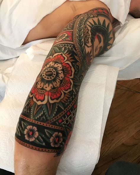 Cuff Tattoo, Traditional Tattoo Inspiration, Tattoo Diy, Traditional Sleeve, Traditional Tattoo Sleeve, Inspiration Tattoos, Cat Tattoos, Gorgeous Tattoos, Tiny Tattoo