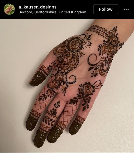 Arabic Henna Designs Front Hand, Modern Mehndi Design, Henna Designs Front Hand, Front Mehndi, Modern Mehndi, Indian Mehndi, Khafif Mehndi Design, Arabic Henna Designs, Circle Mehndi