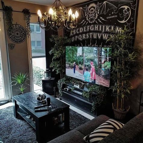 Whimsical Decor Home Vintage, Natural Gothic Decor, Thrifted Gothic Decor, Victorian Entry Way Ideas, Home Decor Gothic Modern, Goth Dream House, Modern Goth Bedroom Ideas, Gothic House Decor Living Room, Black Goth Bedroom Ideas