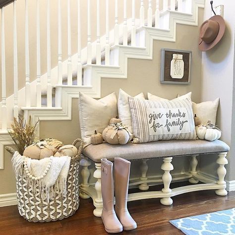 See this Instagram photo by @thedowntownaly • 1,485 likes Fall Foyer Decor, Foyer Bench, تحت الدرج, Vstupná Hala, Stair Case, Foyer Decor, Bench Ideas, Foyer Decorating, Farmhouse Fall Decor