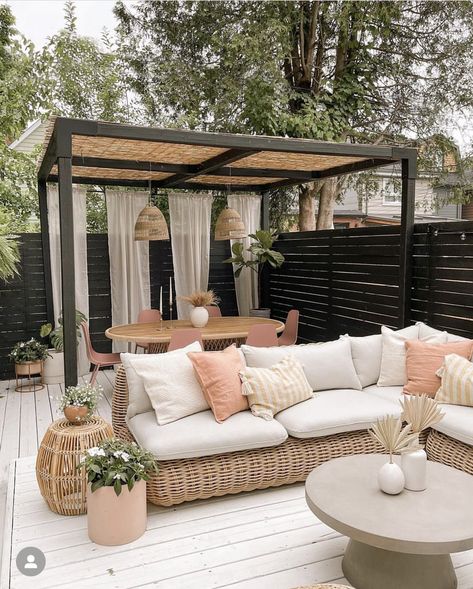 Home Outdoor Ideas, Modern Outdoor Sectional, Kitchen Outside, Boho Outdoor Space, Mid Century Modern Outdoor, Bohemian Patio, Garden Fence Ideas, Scandinavian Furniture Design, Boho Patio